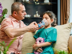 Are you wondering how serious asthma can be? Look at this father taking care of his daughter who has asthma.